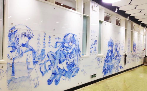 大佬將學(xué)校走廊變 漫展 ,三面墻畫滿動(dòng)漫人物,這場(chǎng)面太壯觀了
